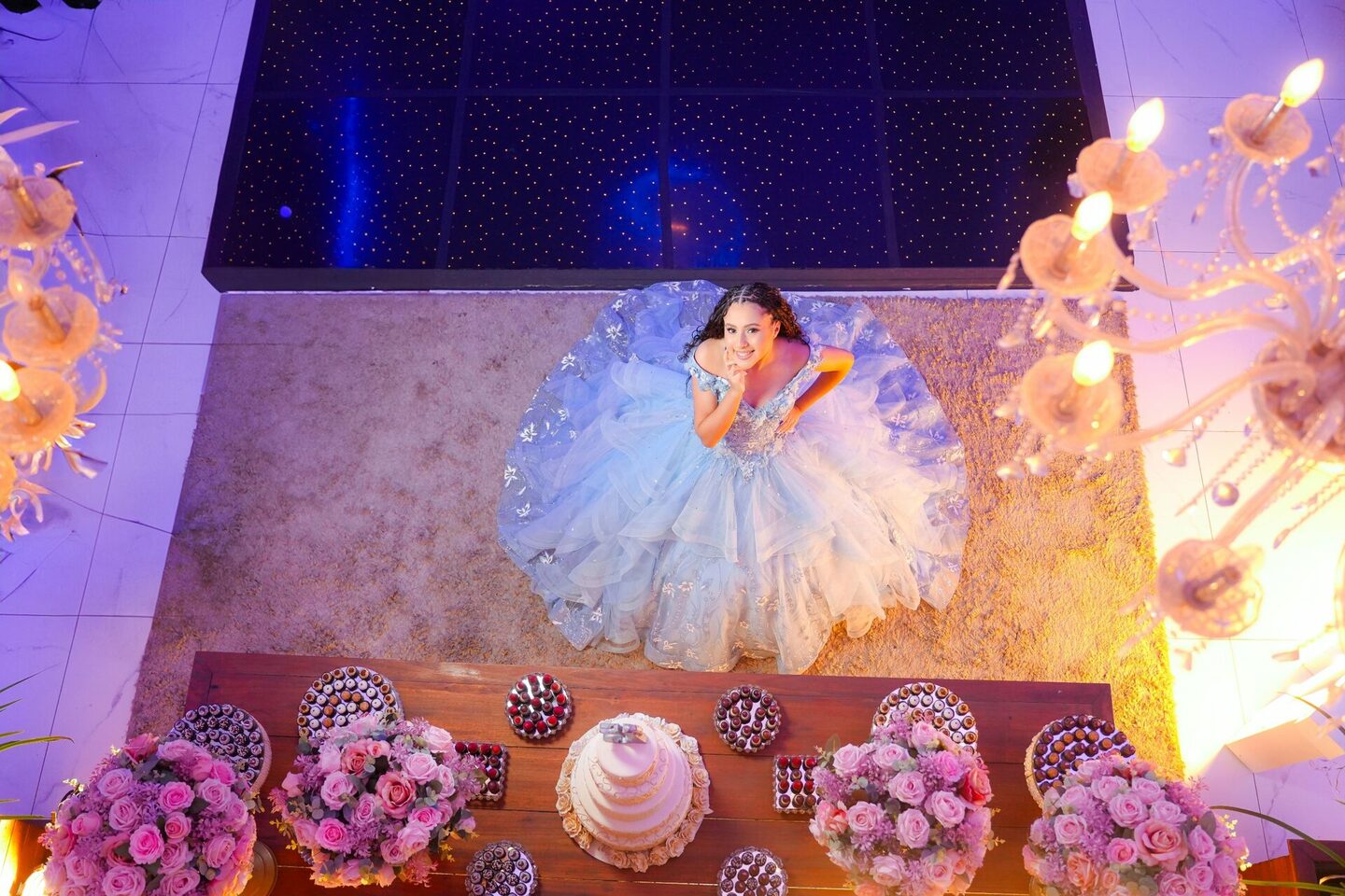 Os 15 Anos da Helena: Uma Noite Que Brilhou na Casa RÊ